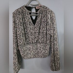 Elegant Floral Patterned Blouse